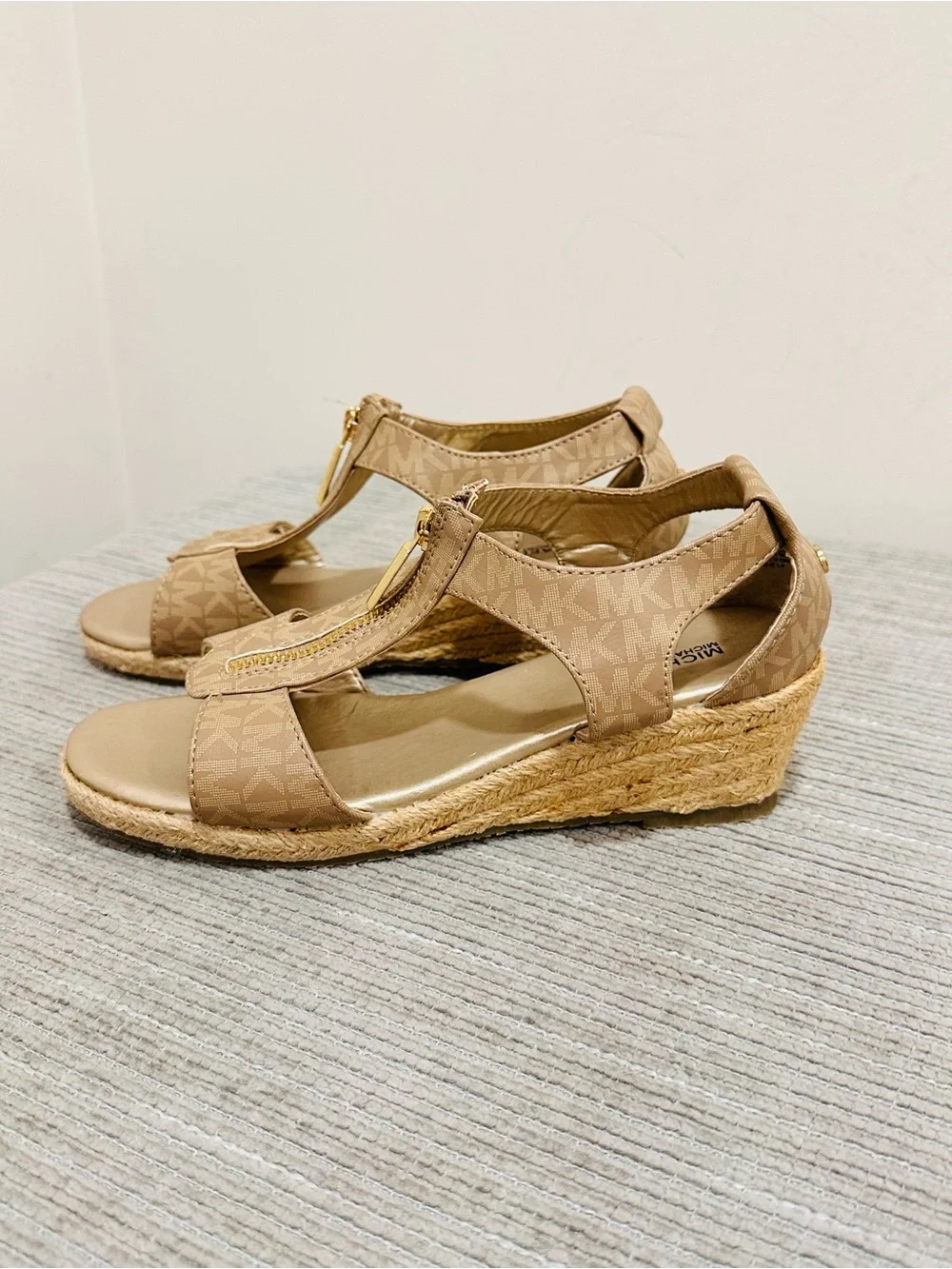 NWOTMichael Kors Berkley Girls Kids Wedge Sandals Shoes Size US 4 Youth / EUR 35